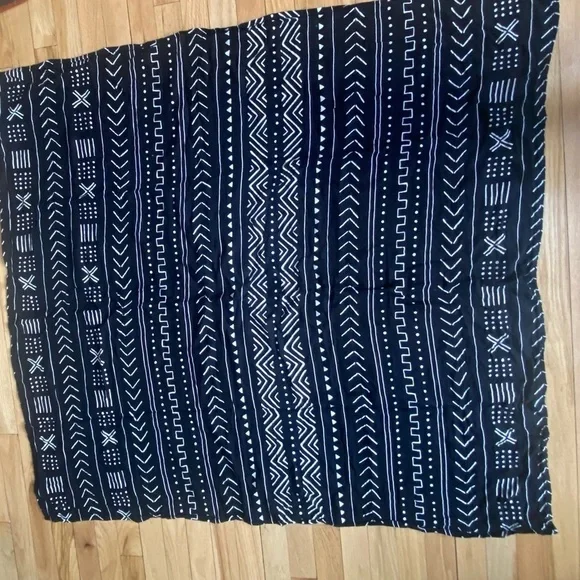 Loulou Lollipop Muslin Swaddle Black Mudcloth - Picture 4 of 8